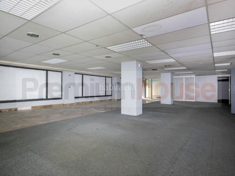 Foto cea22025-a67b-4e1c-9a0d-bbdb87454115. Local comercial a Sant Martí de Provençals Barcelona