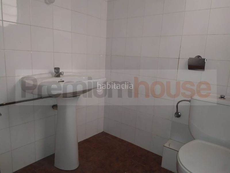 Foto 73f2a93d-09f0-40ec-8a7f-09fa7c4a595c. Local comercial a Centre Viladecans