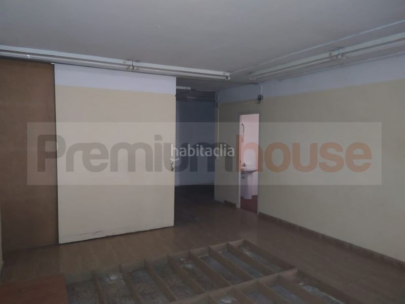 Foto 8f0eb533-5eec-4f0c-aea2-6c56164a59d0. Local comercial a Centre Viladecans