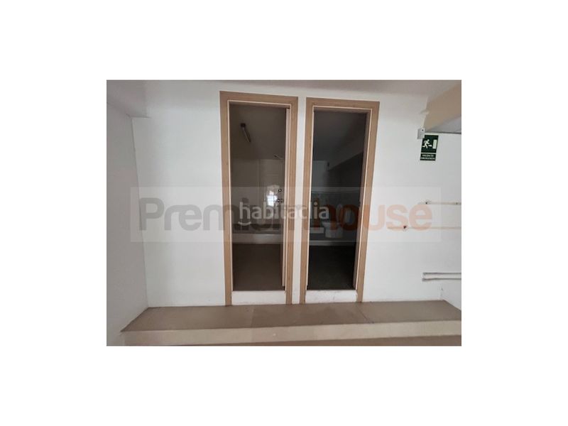 Foto 4d6a38cb-e6aa-4bd6-a71c-0ea18b672cf7. Local comercial a Llevant Reus