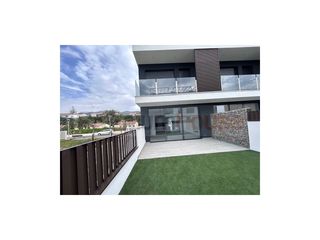 Casa adossada  Calle torn. Exclusivo adosado de tres plantas situado en una privilegiada ub