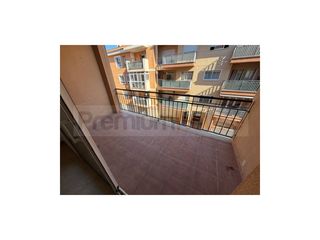 Appartamento  Calle terra alta. Piso con tres dormitorios, plaza de aparcamiento y trastero.