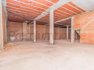 Local Comercial  Calle cinc. Gran local de 322m