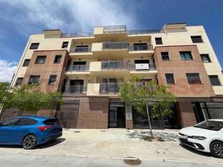Flat  Plaza 20 de maig. Piso en el deltebre.