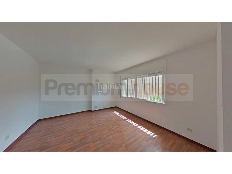 Foto 1a7e5155-22b9-4a32-8529-f54843573e5c. Casa adossada a La Roureda Viladecans