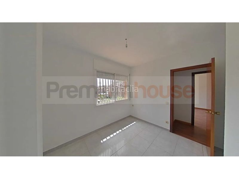 Foto 707518a6-52f2-4ddb-9c15-6e6b96d0720a. Casa adossada a La Roureda Viladecans