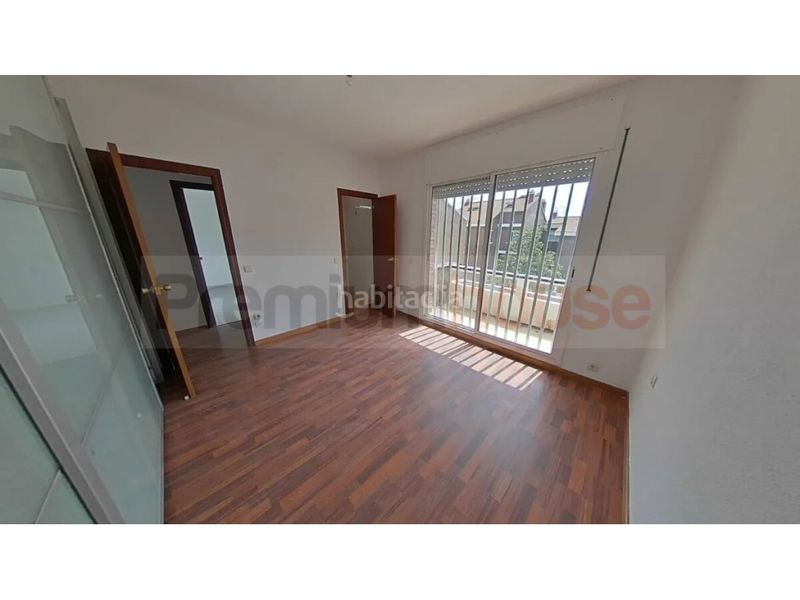 Foto a28d0ee5-0528-45b8-a3e5-885d3d00058c. Casa adossada a La Roureda Viladecans