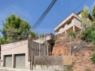 Chalet  Calle llorer (c. aragall j). Chalet independiente en venta en corbera de llobregat