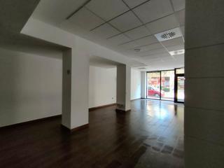 Local Comercial  De la constitució. Local en venta en castelldefels