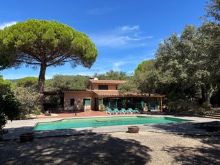 Chalet  Passeig plana. Chalet en parcela de 3751m2 con piscina en rocaferrera llavanere