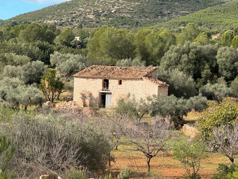 Foto 2d60b901-934e-434f-8f5a-cfc9713abc3d. Masía  en venta en les useras/useres para reformar en Useres (les)