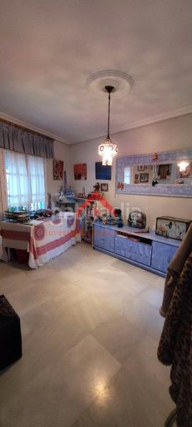 Foto a55170b6-24f1-4e36-ba3a-c6cee5a1b685. Casa adossada amb aparcament a Centro Utrera