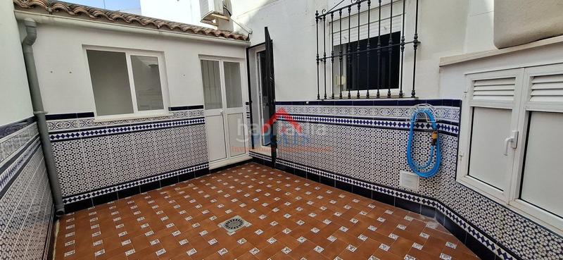 Foto df3bfd40-c51b-42e8-98bd-85c93bf368a3. Casa a schiera con parcheggio in Centro Utrera