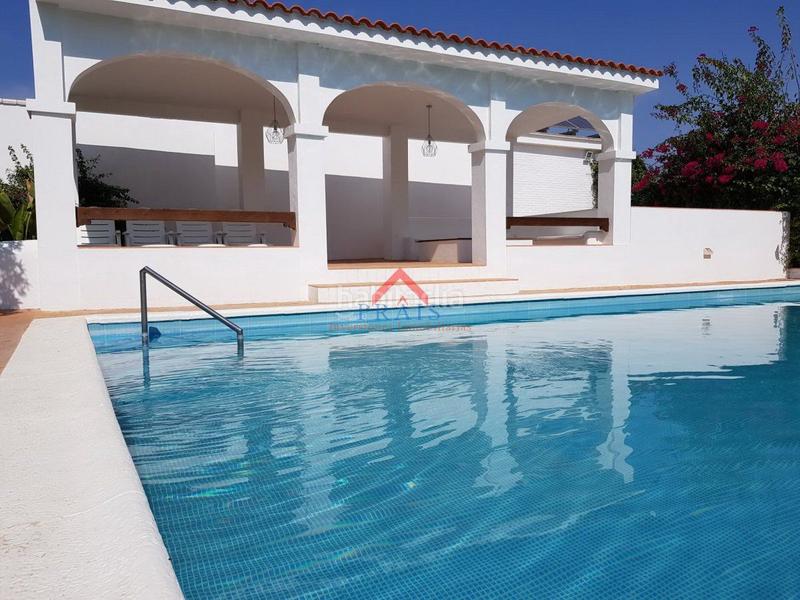 Foto 6d2fbe37-35e8-4bff-afb3-b9b3e29c1435. Chalet  en venta en extrarradio la pachequilla, 3 dormitorios. en Utrera