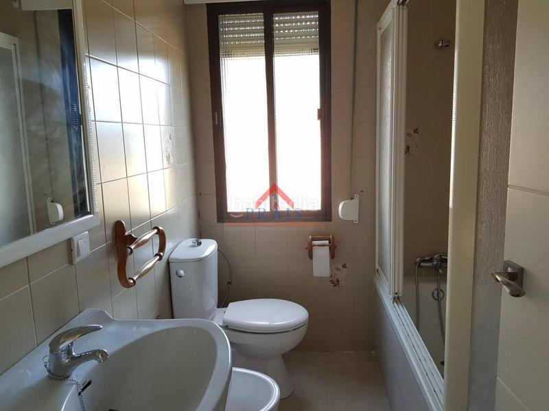 Foto 6f27d6b2-fe35-4743-aafd-f7efe97694cd. Chalet  en venta en extrarradio la pachequilla, 3 dormitorios. en Utrera