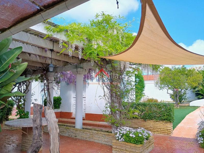 Foto d83e67f6-44eb-4ceb-a243-bad1575220bc. Chalet  en venta en extrarradio la pachequilla, 3 dormitorios. en Utrera