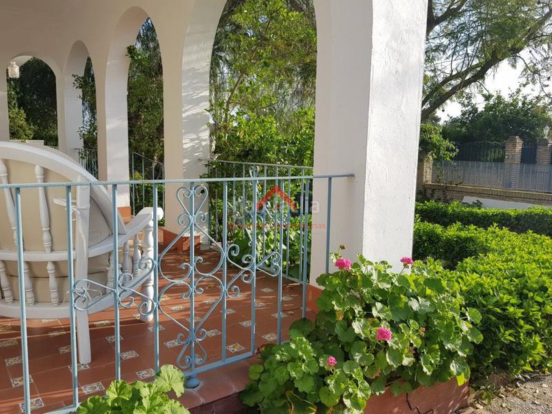 Foto df980d61-a105-4f91-9092-6f7b0944222b. Chalet  en venta en extrarradio la pachequilla, 3 dormitorios. en Utrera