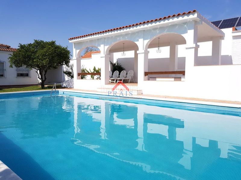 Foto f6fc39f3-6e53-49a2-8396-d239d5777d3d. Chalet  en venta en extrarradio la pachequilla, 3 dormitorios. en Utrera