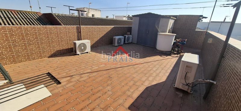 Foto 3b2fdc44-e31c-4a49-b054-e23df8fd6aa0. Casa adossada amb aparcament a Centro Utrera