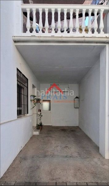Foto 6a2b4d33-43a6-46c2-b41c-3e83a9c4ef3a. Casa adossada amb aparcament a Centro Utrera