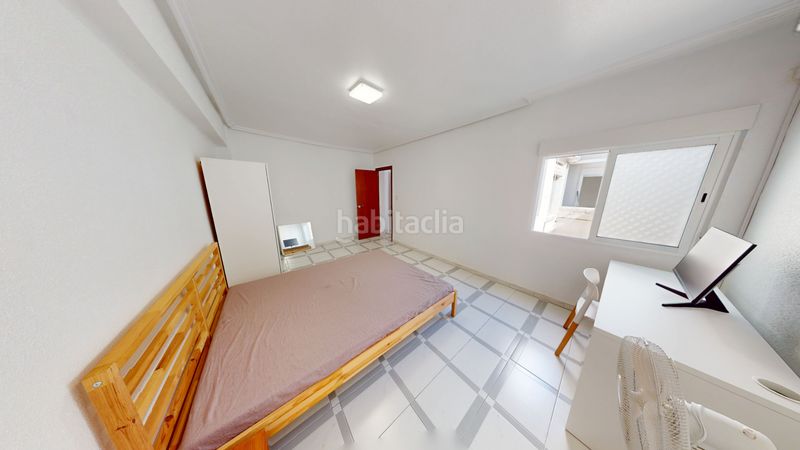 Foto 4e72df86-11c8-4757-bf19-96491d0b5183. Àtic a Carolinas Altas Alicante