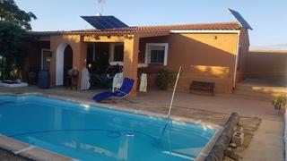 Masia a Zafra. Finca rústica con casa y piscina. muy cerca de zafra