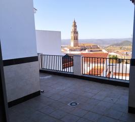 Casa a Jerez de los Caballeros. Vivienda 3 dorm, garaje, buhardilla, patio, terrazas