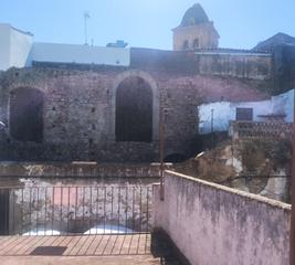 Casa a Jerez de los Caballeros. Vivienda barrio santa maría. terraza
