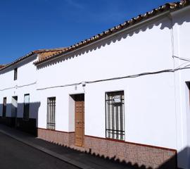 Casa  N/a. Amplia vivienda para reformar. 400 mt aprox