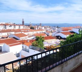 Appartement  N/a. Amplio piso 4 dormitorios, terraza, balcón