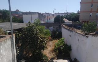 Maison à Zafra. Amplia vivienda con garaje, doblados y terreno