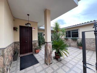Xalet a Puebla de Sancho Pérez. Espectacular casa en una planta. piscina, patio, garaje...