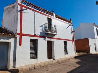 Casa a Valverde de Llerena. Casa céntrica. amplia. a reformar. negociable