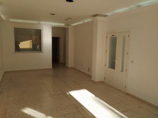 Local Comercial a Zafra. Amplio local. buena ubicación. 114 mt