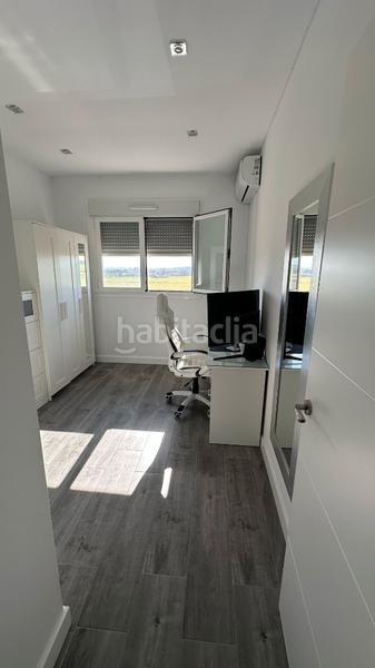 Foto 00f0fcc0-2105-4b33-9717-a65d1aa56d0d. Casa adossada amb aparcament a Oeste Mérida