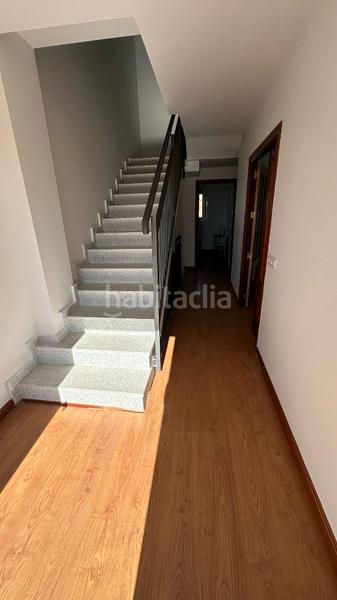 Foto e351aaaf-b02c-42d7-a57c-979134d23abf. Casa adossada amb aparcament a Oeste Mérida