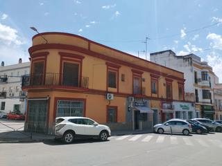 Edificio en Zafra. Edificio en zafra. 5 locales, garaje, amplio piso