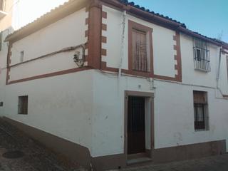 Casa a Jerez de los Caballeros. Calle san agustín. para reformar. da a dos calles