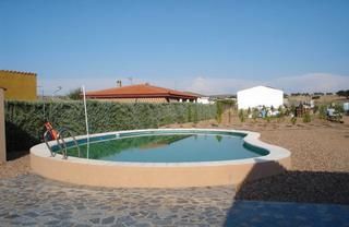 Chalet  N/a. Urbanización tres puentes. 4 dorm, garaje, piscina