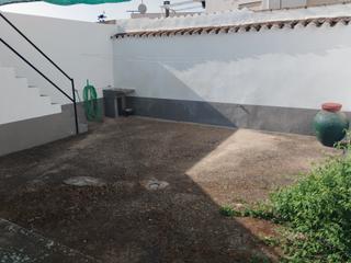 Casa  Calle san blas. Céntrica. bien conservada. patio, terraza