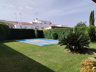 Chalet à Zafra. Casa céntrica, piscina, garaje, apartamento...