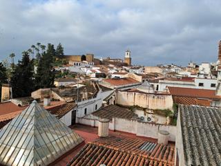 Dúplex  Calle templarios. Céntrica. 2 plantas, 6 dorm, terraza