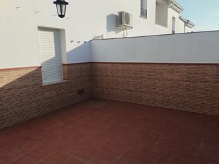 Casa adossada a Jerez de los Caballeros. Urbaniz.pilarito. 4 dorm, 3 baños, patio