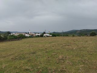 Fondo rustico in Jerez de los Caballeros. Parcela, muy cerca de brovales. 6,12 ha