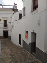 Apartament a Jerez de los Caballeros. Zona sta.maría. 2 dorm, patio