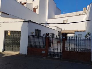 Casa a Jerez de los Caballeros. Vivienda 3 dorm, patio, garaje, doblados