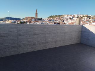 Casa a Jerez de los Caballeros. Vivienda seminueva. 2 dorm, terraza, garaje
