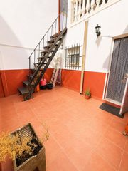 House in La Estación. Casa reformada en las 800. 3 dorm, patio, terraza