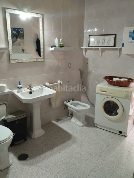 Foto 1f7b2f00-a658-4cdb-a431-102564843b98. Masia amb xemeneia aparcament piscina a Zafra