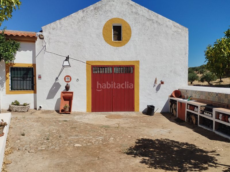Foto dbdba4d0-1acd-453d-8d74-ebd3e64904ba. Masia amb xemeneia aparcament piscina a Zafra